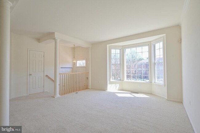 Photo - 7415 Gillingham Row