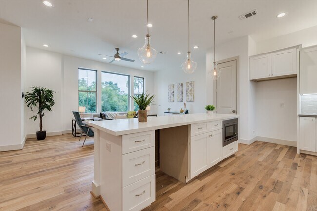 Photo - 1414 Wichman St