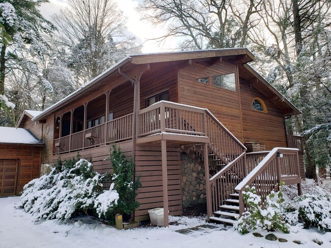 Gorgeous River Front Cabin in the Woods Fu... - Gorgeous River Front Cabin in the Woods Fu... Casa