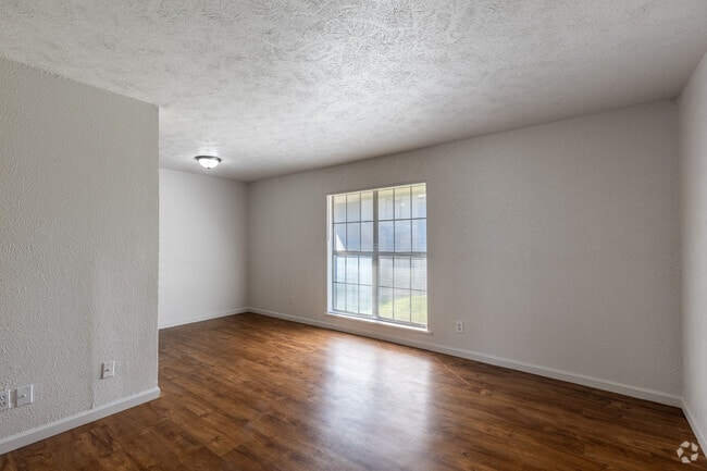 1BR, 1BA - 625SF - Living Room
