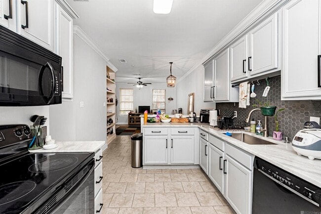 Photo - 10600 Lakes Blvd