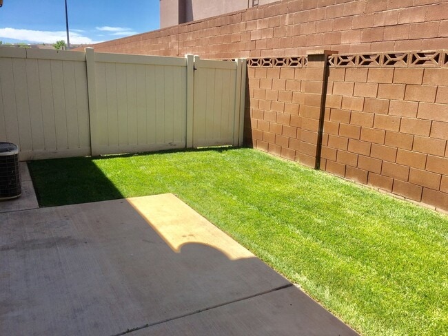 Photo - 790 N 2720 E