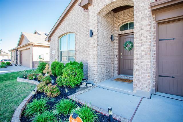 Photo - 6928 Helm Ln