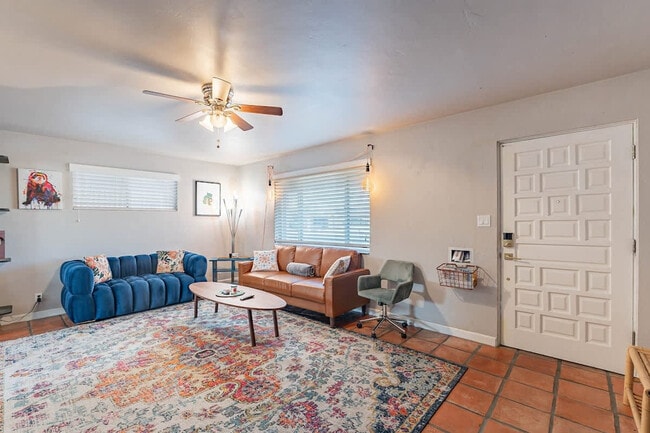 523 W 19th St Unit SI ID1570255P