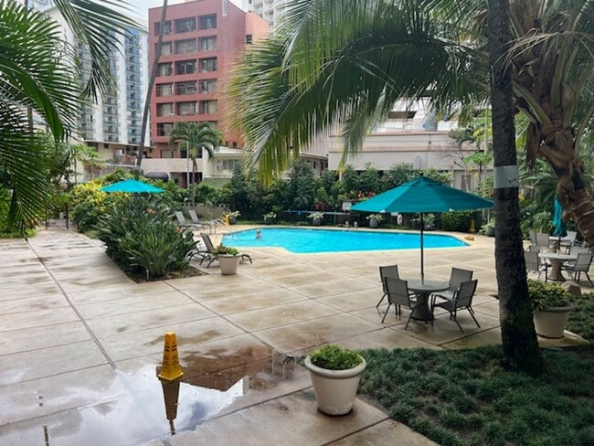 Building Photo - Fully Furnished One Bedroom Overlooking Pool on Ena Road in Waikiki Unit 1203B