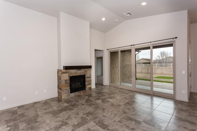 Photo - 1299 Essex Way