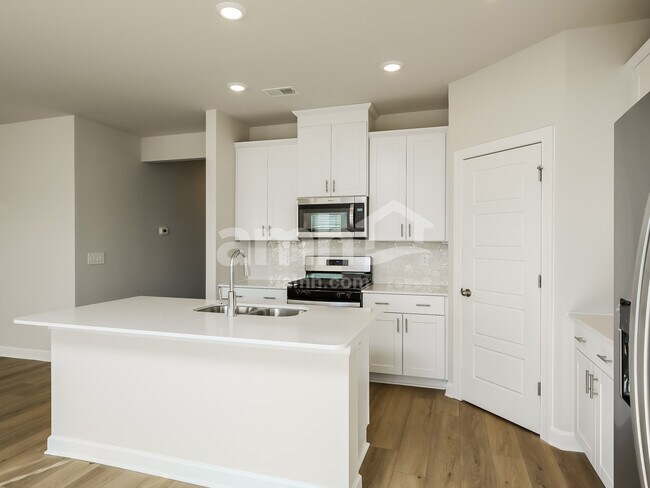 Photo - 794 Treeline Rd