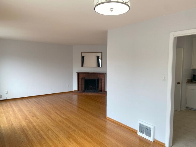 Photo - 1st Floor 2Bd / 1Ba  Flat With Garage Parking Unidad 1580