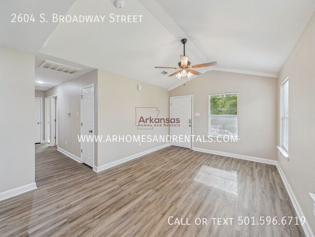 Photo - 2604 Broadway St
