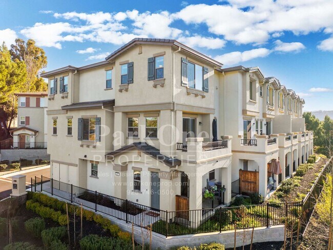 Building Photo - Modern 4-Bedroom Home with Garage in Martinez