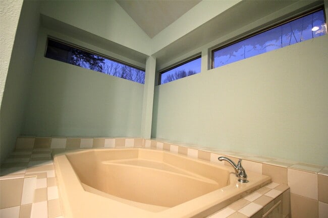 Building Photo - 15614 Barbarossa Dr