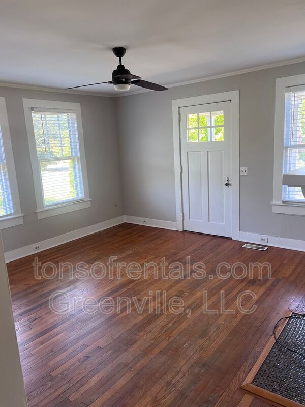Photo - 205 Thackston St