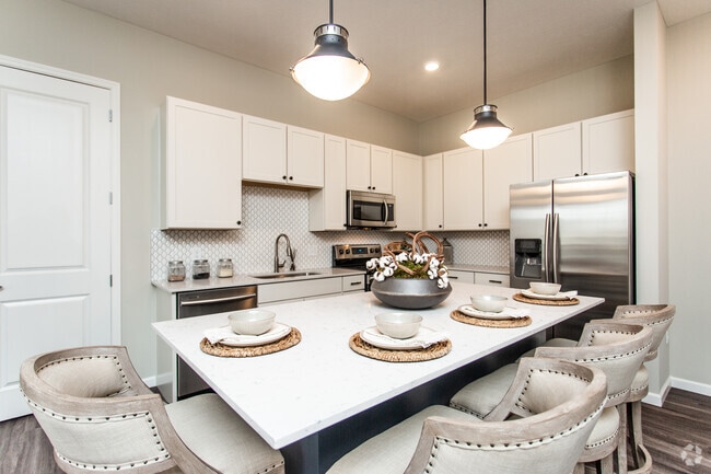2BR, 2BA - 1,092 SF