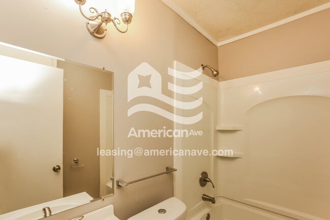 Photo - 1051 Westway St