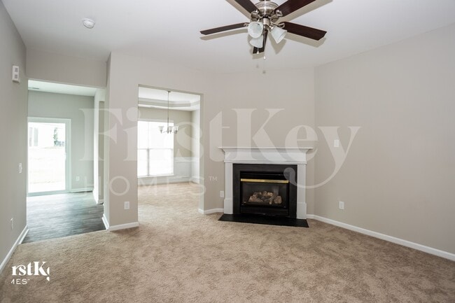 Photo - 2518 Fairstone Ave