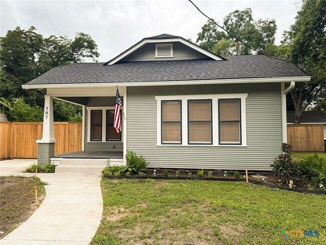 Building Photo - 507 W Brazos St Rental