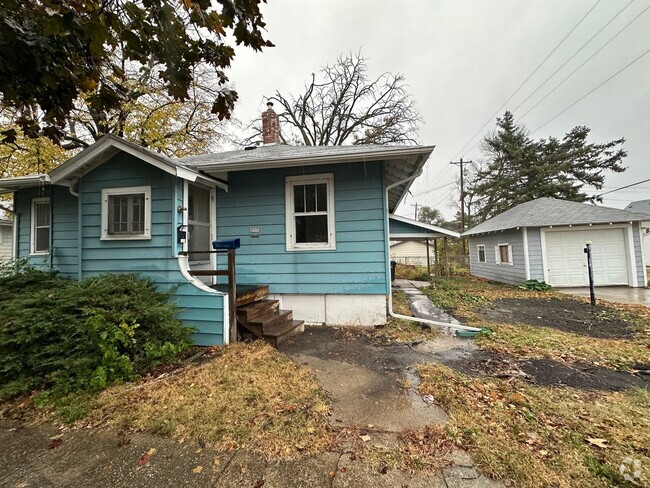Building Photo - 2 Bedroom Ranch W/ Garage $825 Rental