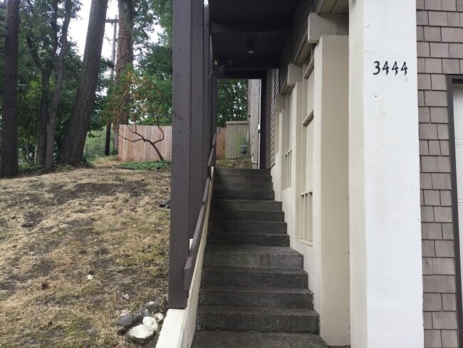 Photo - Beautiful 2 Bedroom, 2.5Bathroom Duplex Located Near Amazon Park