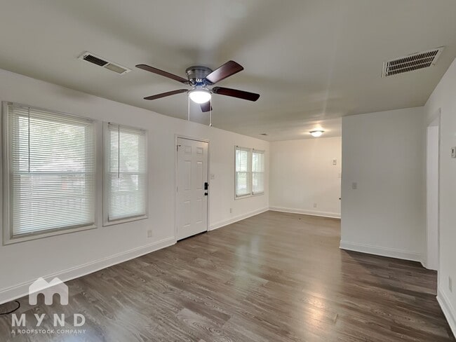 Photo - 433 W Lake Ave NW