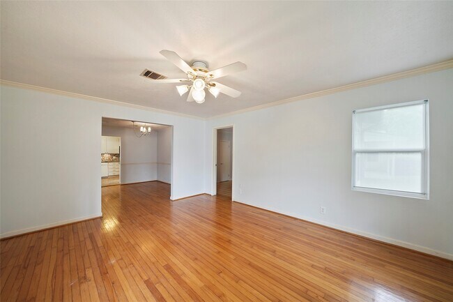 Photo - 4303 Piney Woods Dr