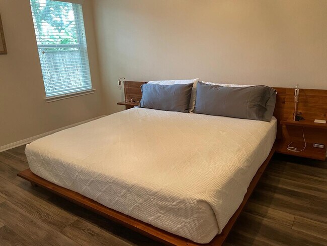 Photo - 31 W Spindle Tree Cir