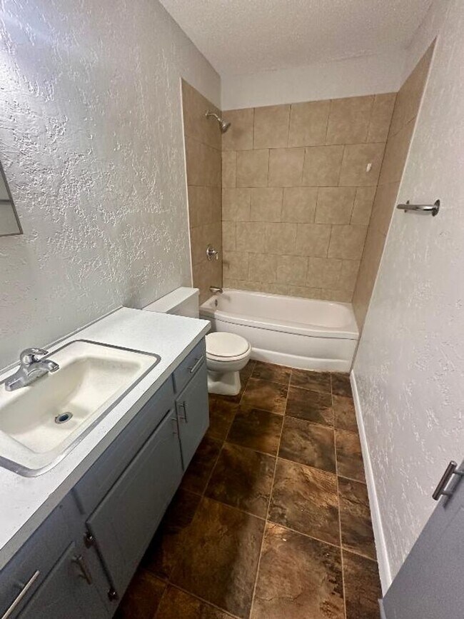 Photo - 1912 NW Hoover Ave Unidad 2