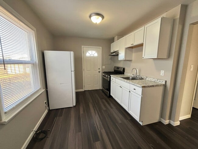 Photo - 11235 Sherman Ave