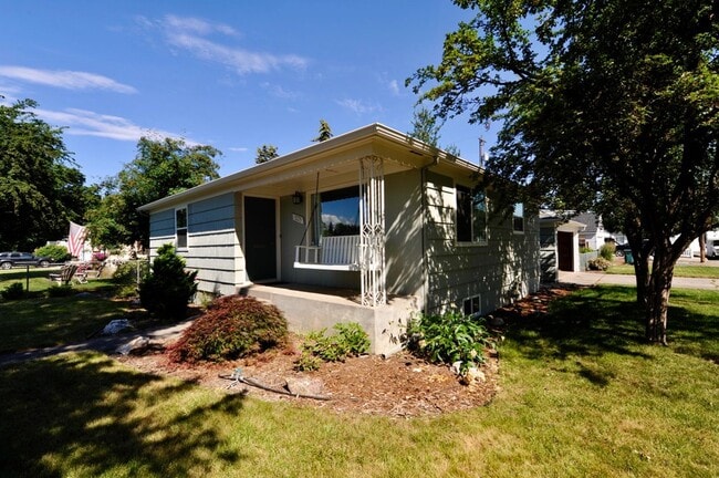 Photo - Charming 2 bed 1 bath bungalow with 2nd living room