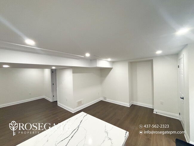 Photo - All-Inclusive 2-Bedroom Basement Apartment with 2 Parking Spaces – Hamilton Unité 2