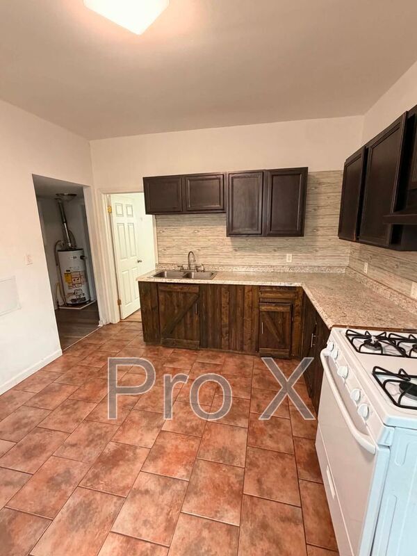 Photo - 1008 W 2nd St
