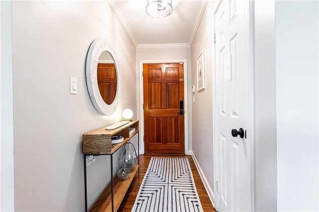 Photo - 1295 Lindenwood Ln NE