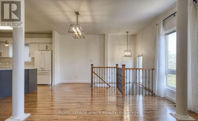 Photo - 604 Woodmount Crescent