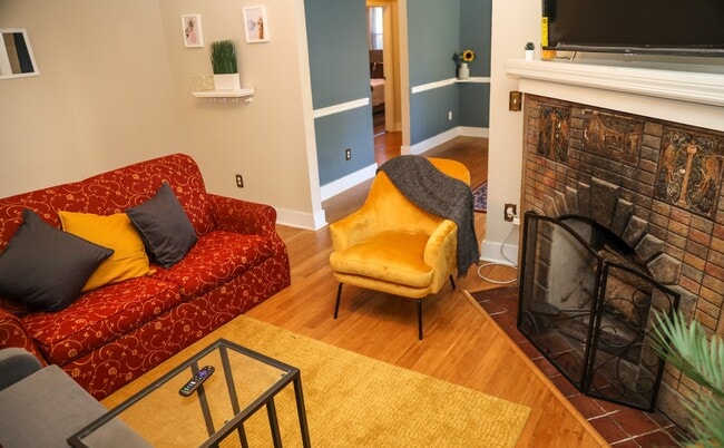 Photo - 111 E 11th St