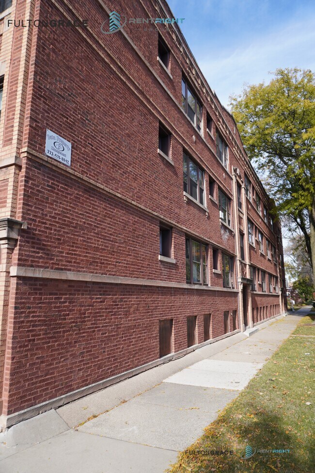 4832 W Montrose Ave Unit 4404-2S