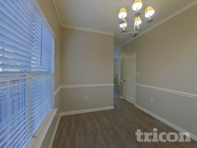 Photo - 6250 Dumont Ln