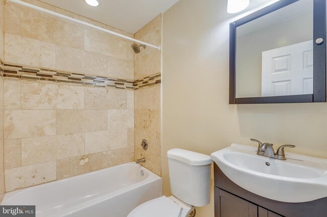 Photo - 662 N 33rd St Unidad 3