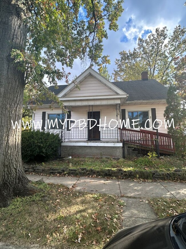 Photo - 301 W Foster Pkwy House