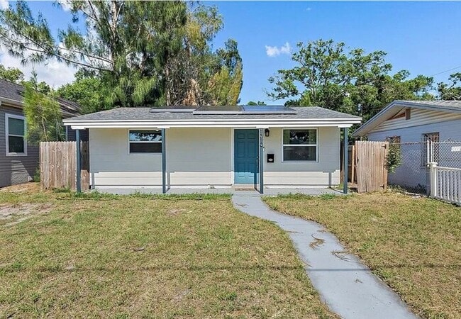 Building Photo - Home For Rent in St Petersburg!