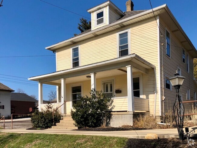 Building Photo - LOUDONVILLE - 2 Story, 4 Bedroom, 1 1/2 Ba... Rental