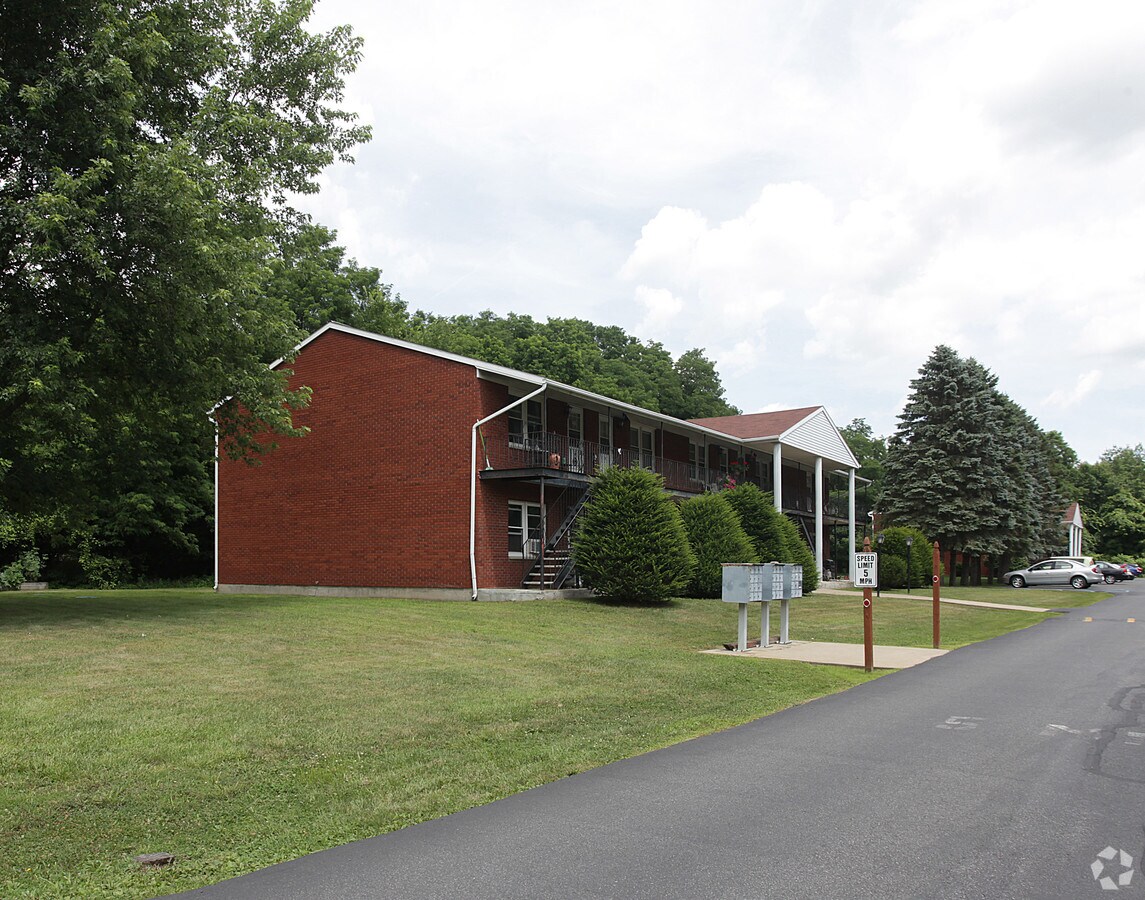 Apartments at 532 Sacandaga Rd - 532 Sacandaga Rd