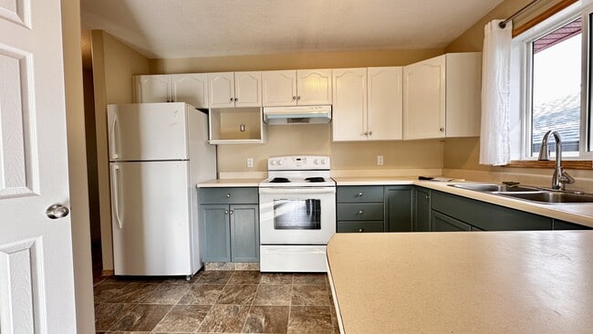 Photo - 9105-113A 113a Ave