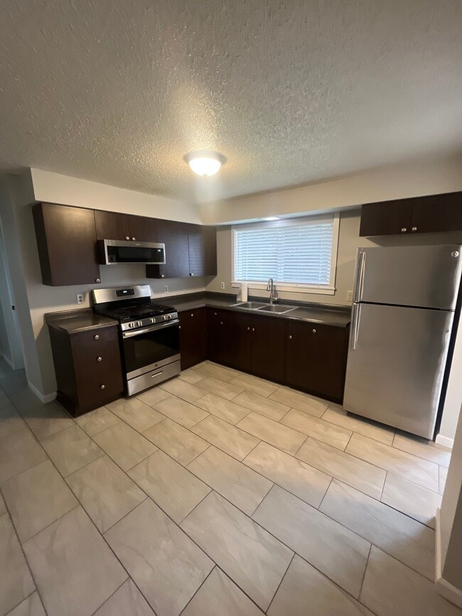 Photo - 13075 Avon Allen Rd