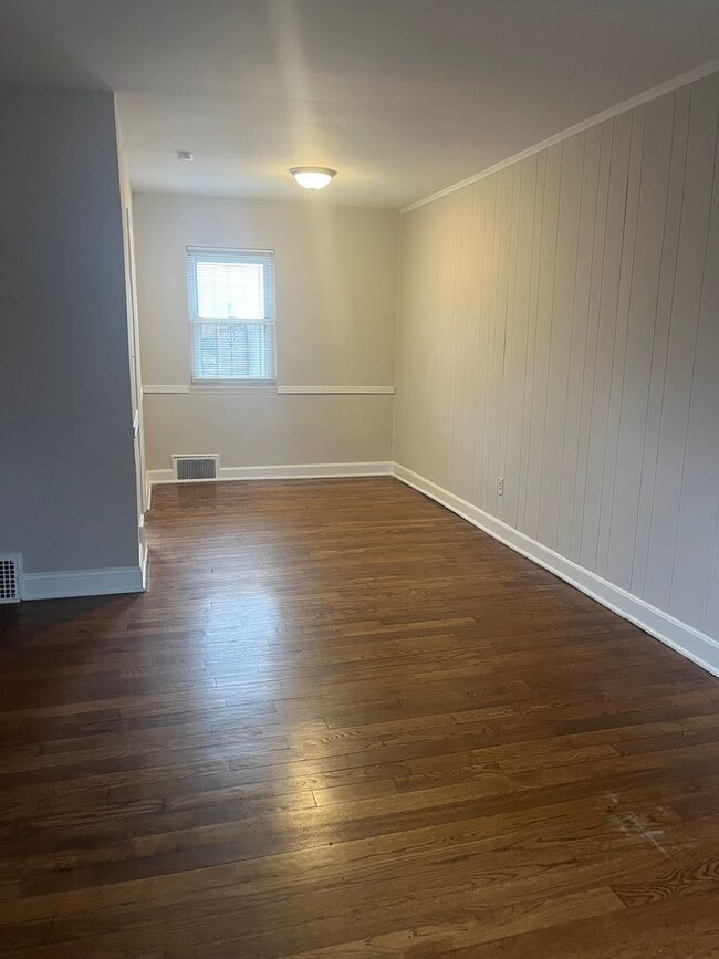 Photo - 409 Laverne Ave