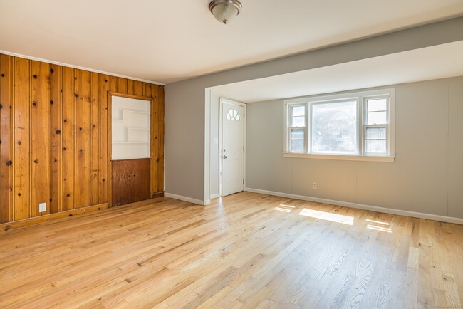 Building Photo - 668 Grand St Unit 1st Floor Rental