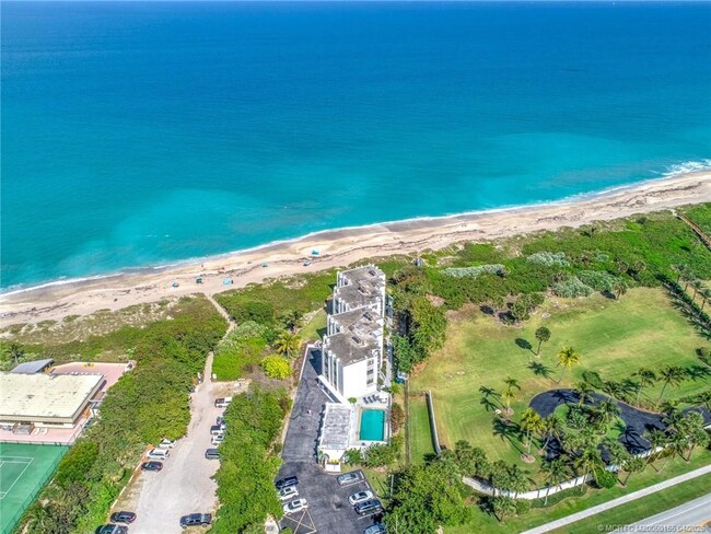 Building Photo - 1289 NE Ocean Blvd Unit 11 Rental