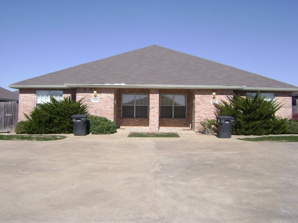 College Station, 3 bedroom / 2 bath duplex with fenced in yard - College Station, 3 bedroom / 2 bath duplex with fenced in yard