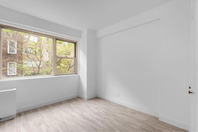 Photo - 321 E 48th St