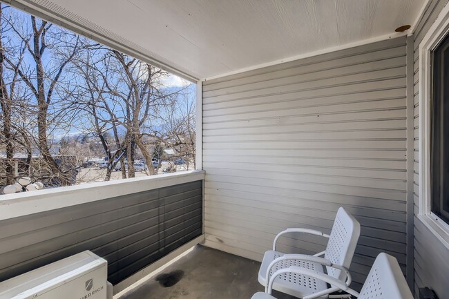 2201 Pearl St