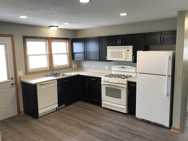 Photo - 2735 Marshall St NE