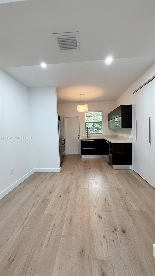 Photo - 2031 Meridian Ave Unidad 5